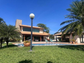 4 SUÍTES c PISCINA E HIDRO EM CONDOMÍNIO DE LUXO